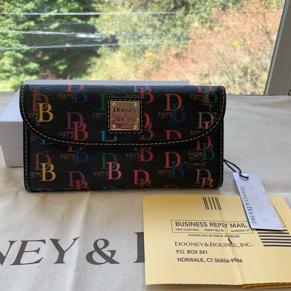 Dooney & Bourke DB75 multi Wallet